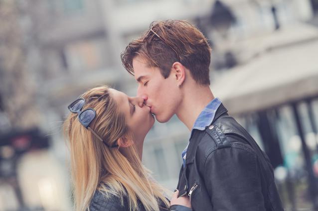 我用故事换你酒@夫妻睡觉前的三件“恩爱事”，你老公若做过一件，你就没嫁错人