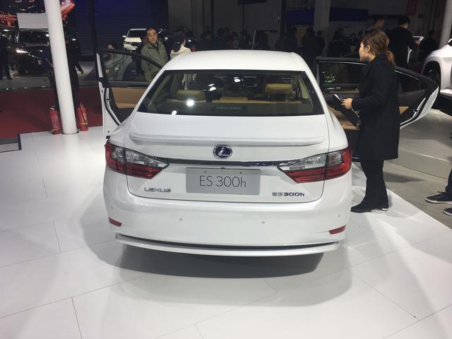 川雨玩车■低价优势不再，涨价后的雷克萨斯ES还是宝马3系的对手吗？