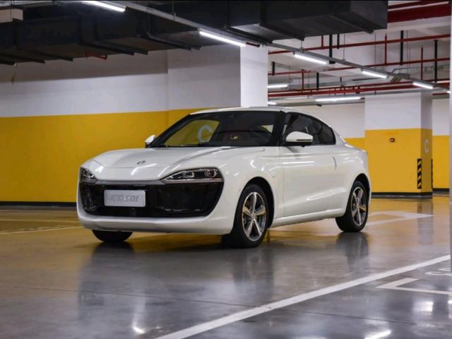 说车人阿聪：指纹解锁，人脸识别的手机？不，它是一辆十万小跑车！