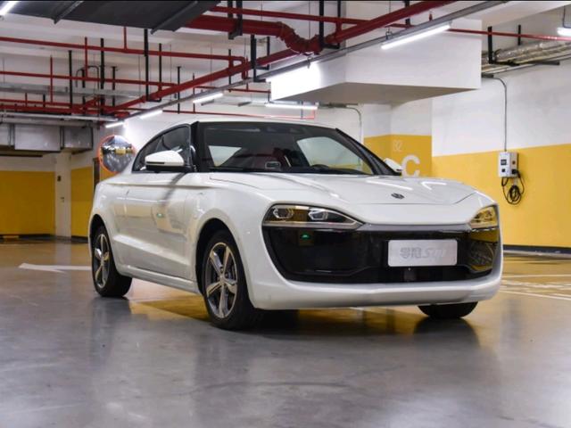 说车人阿聪：指纹解锁，人脸识别的手机？不，它是一辆十万小跑车！