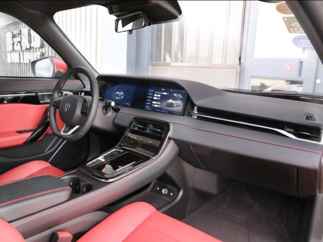 说车人阿聪：指纹解锁，人脸识别的手机？不，它是一辆十万小跑车！