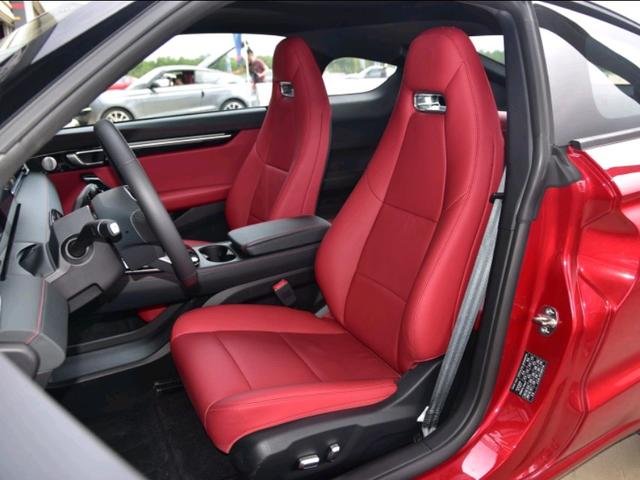 说车人阿聪：指纹解锁，人脸识别的手机？不，它是一辆十万小跑车！