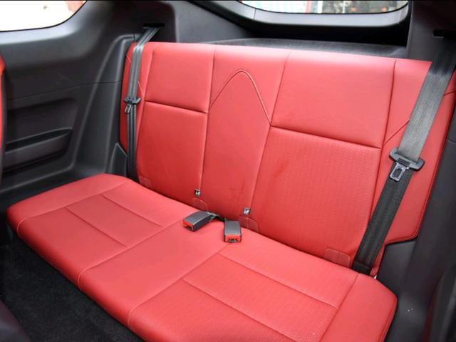 说车人阿聪：指纹解锁，人脸识别的手机？不，它是一辆十万小跑车！