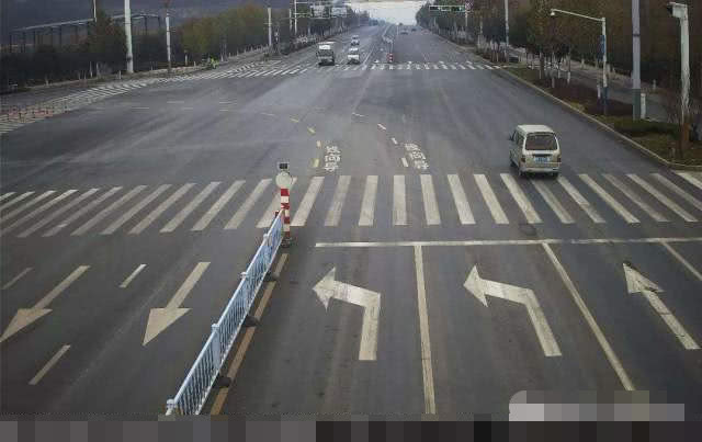 车式样■看到左转虚线要当心，走错一次扣6分，不少老司机都中招