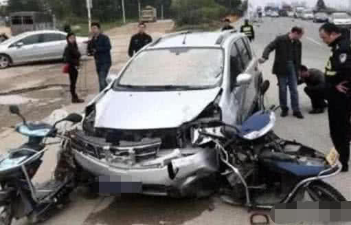 #汽车礁#一撞就碎“纸糊车”，车主呼吁离开中国，电动车都撞不过