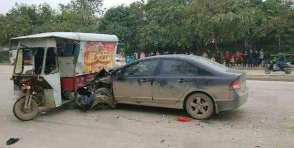 #汽车礁#一撞就碎“纸糊车”，车主呼吁离开中国，电动车都撞不过