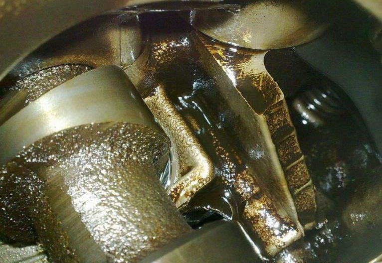 SUV有情报：私家车加200元汽油跑多少公里算省油？加油工说完，车主想骂人了