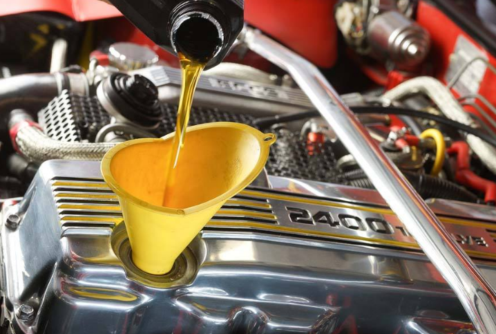 SUV有情报：私家车加200元汽油跑多少公里算省油？加油工说完，车主想骂人了