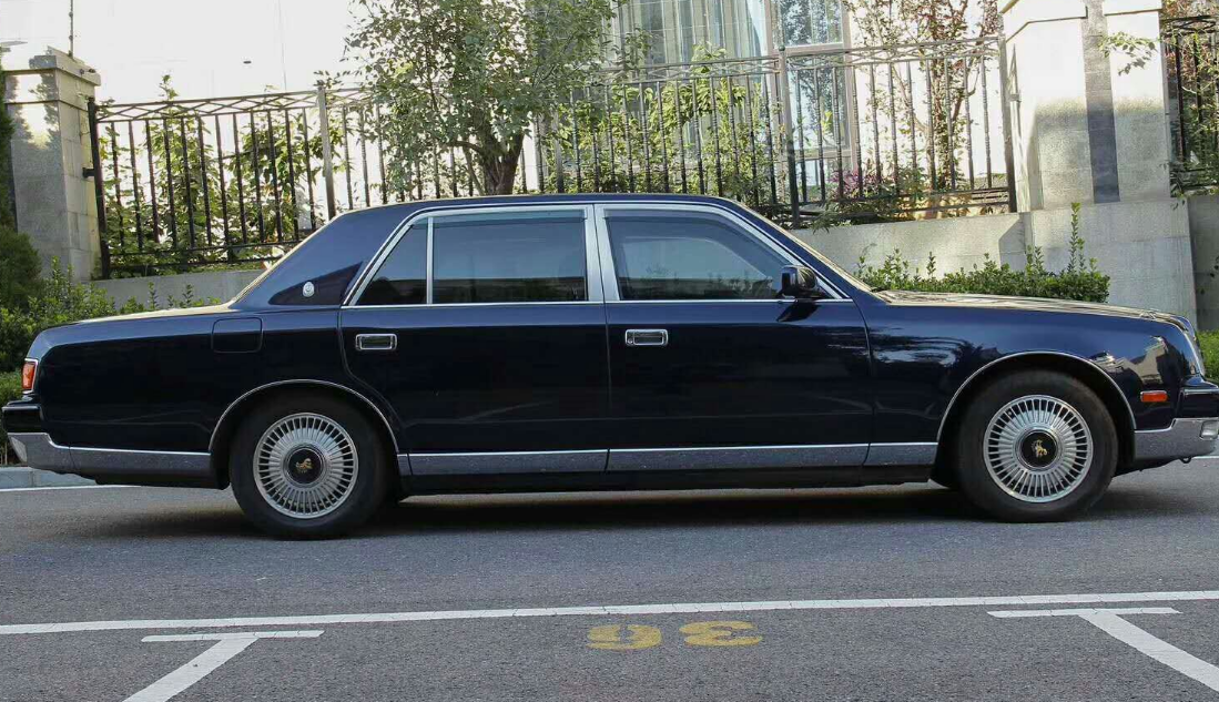 #汽车桌#日系豪车无人问津，就是这丰田世纪，日本天皇坐骑