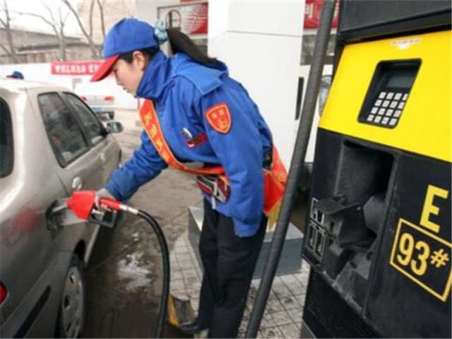 [三石谈车]乙醇汽油真能替代92号汽油？车主：缺点“招招致命”，难受！