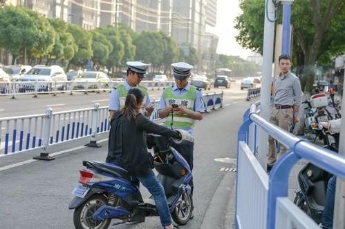 「汽车维修人」新国标电动车再迎考验，即日起，严查这几种行为，一抓一个准