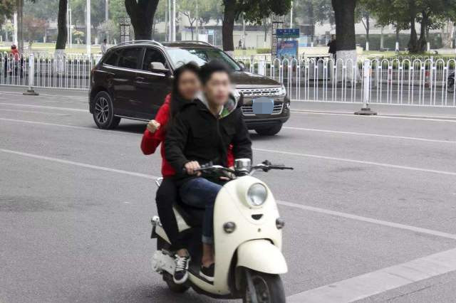 「汽车维修人」新国标电动车再迎考验，即日起，严查这几种行为，一抓一个准