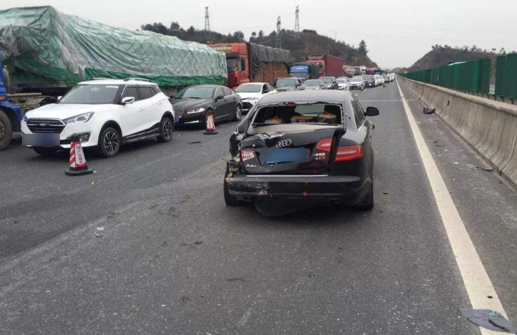 [SUV有情报]跑高速最忌讳做这4件事！9成车主都不懂，直到出事故才开始懊悔