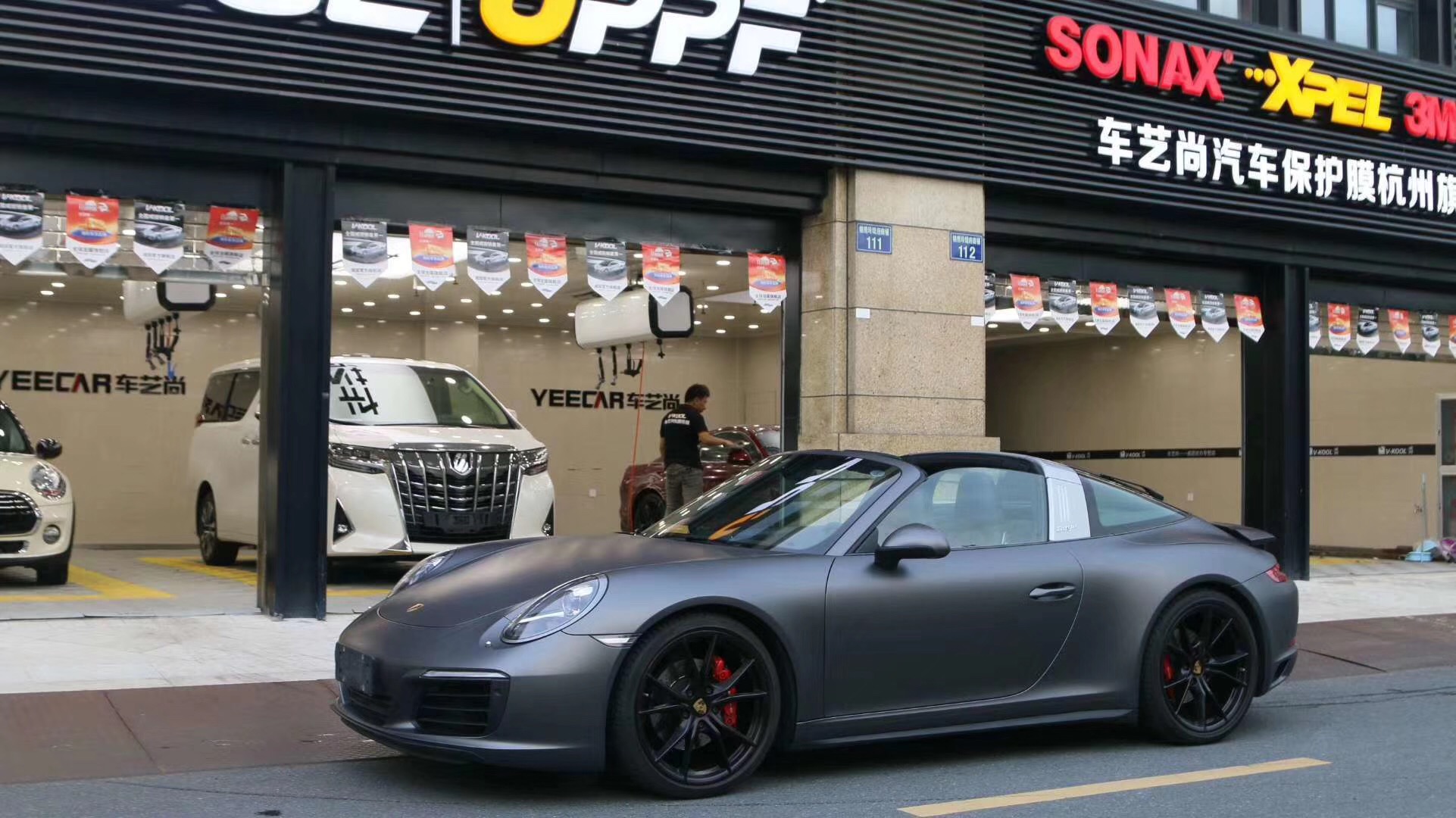 车家号@上海汽车车漆改色贴膜哪里好，全车车身改色膜需要多少钱呢