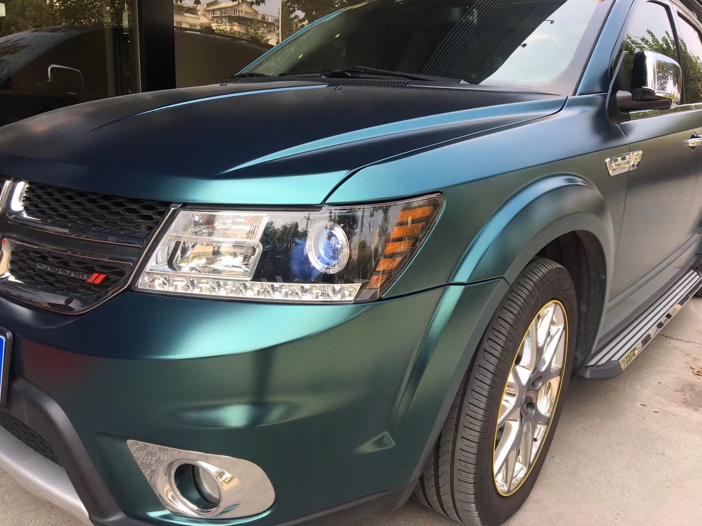 车家号@上海汽车车漆改色贴膜哪里好，全车车身改色膜需要多少钱呢