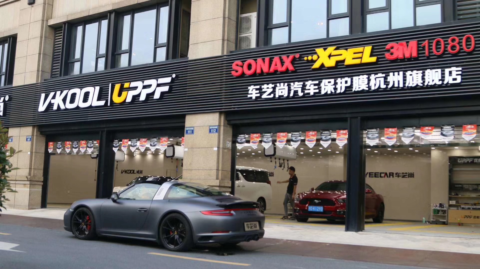 车家号@上海汽车车漆改色贴膜哪里好，全车车身改色膜需要多少钱呢