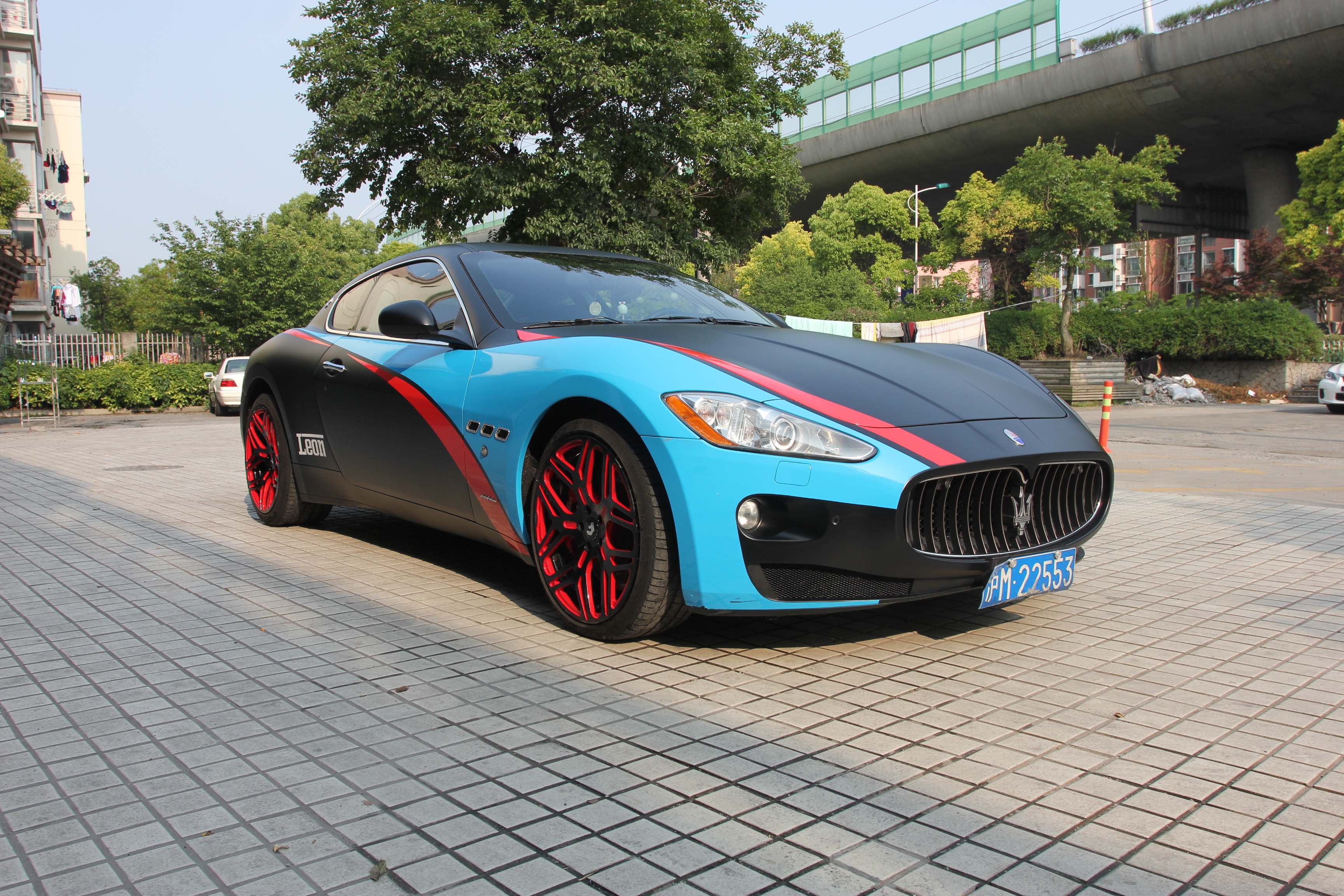 车家号@上海汽车车漆改色贴膜哪里好，全车车身改色膜需要多少钱呢