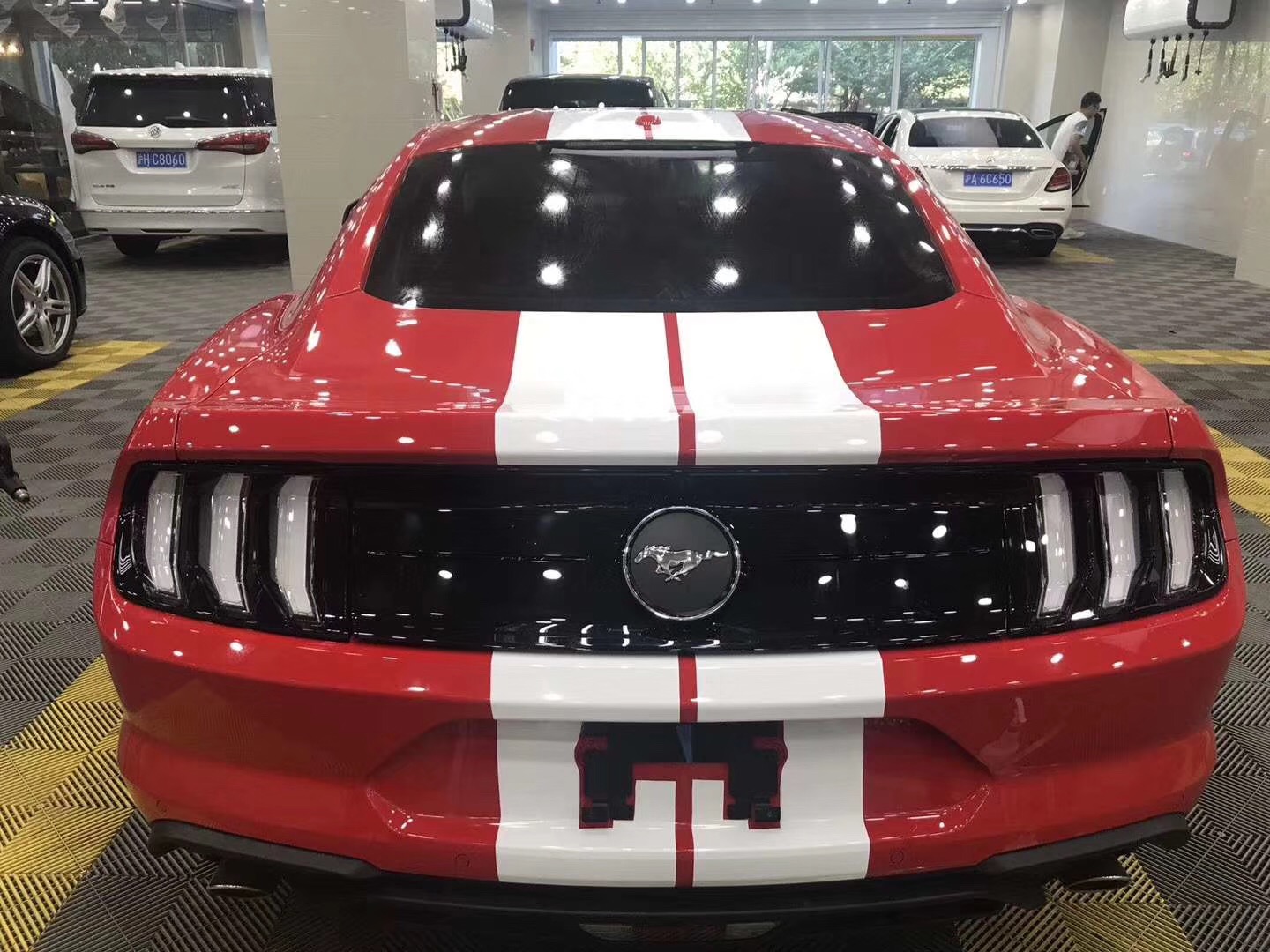 车家号@上海汽车车漆改色贴膜哪里好，全车车身改色膜需要多少钱呢