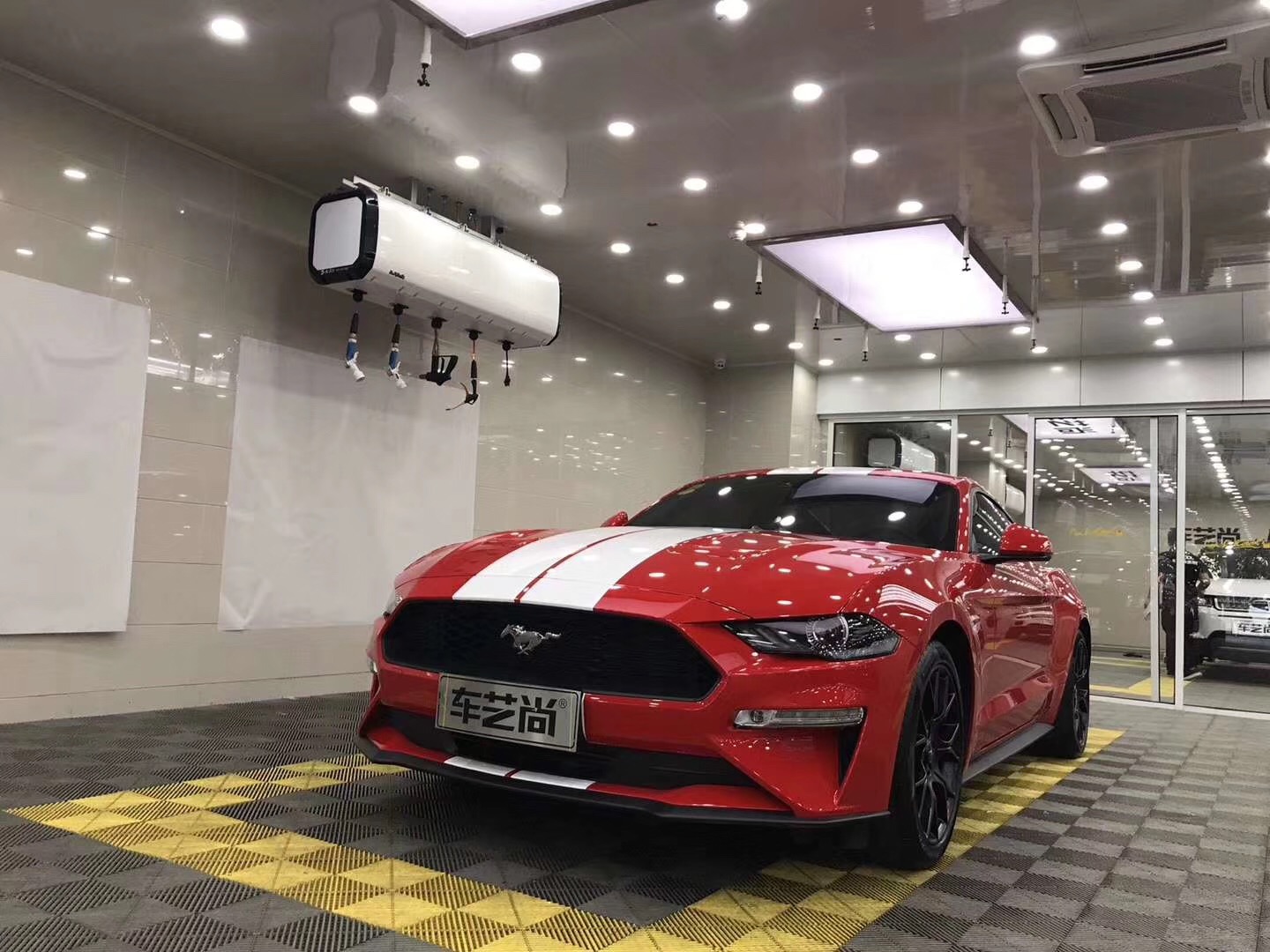 车家号@上海汽车车漆改色贴膜哪里好，全车车身改色膜需要多少钱呢