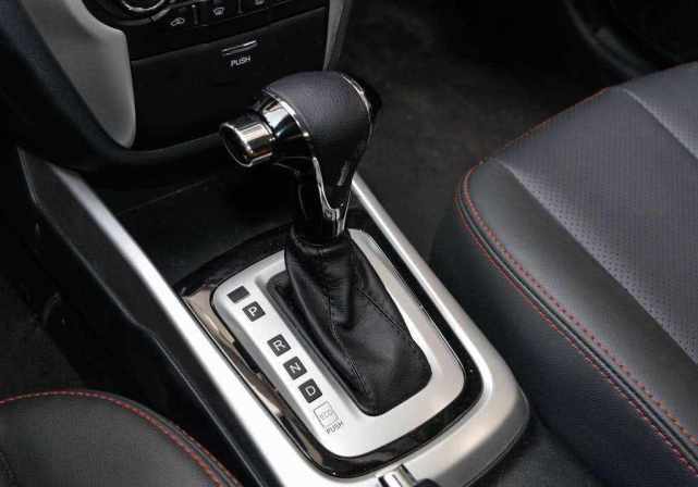 车式样@开自动挡的三个“坏习惯”，个个都是伤车于无形，希望你没有