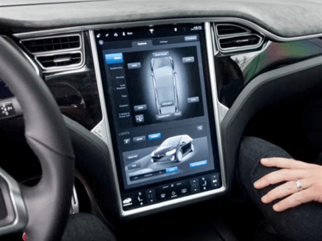 三石谈车@车上的这3个孔，老司机当成“宝贝”，新手却以为是个“垃圾”！