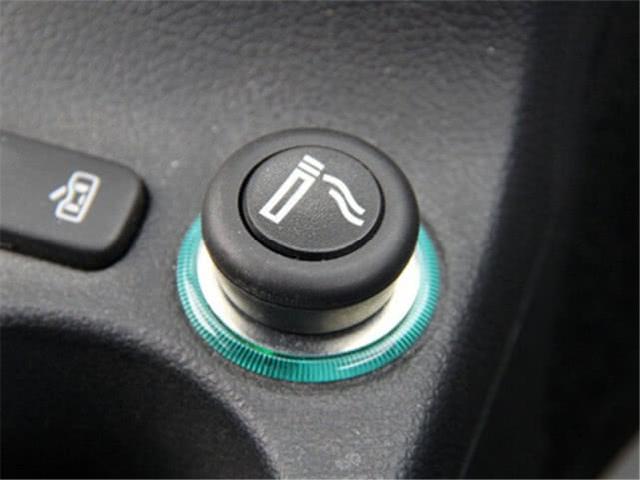 三石谈车@车上的这3个孔，老司机当成“宝贝”，新手却以为是个“垃圾”！