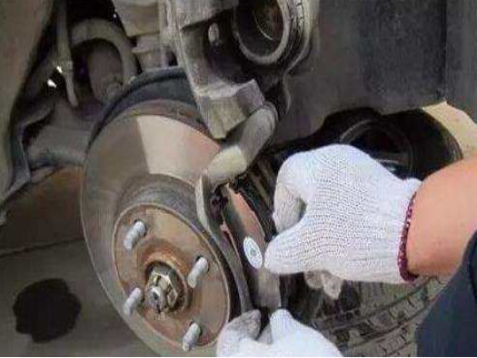 汽车之家■驾驶新手必看！这几个情况感觉换刹车片，不然就危险了！