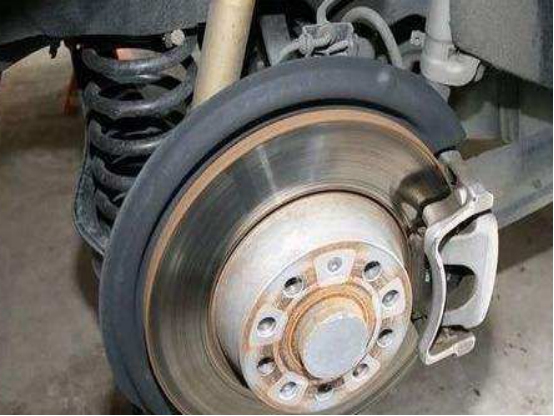 汽车之家■驾驶新手必看！这几个情况感觉换刹车片，不然就危险了！