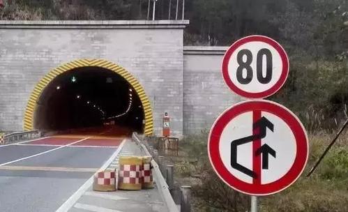 #汽车玩家秀#高速“人性化”调整，这3种情况下超速不再罚款，车主沸腾了