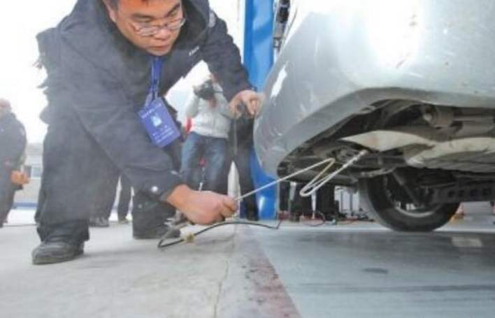 「汽车玩家秀」暴力年检何时消？女车主首次去年检，检测员一脚油门让她心碎一地