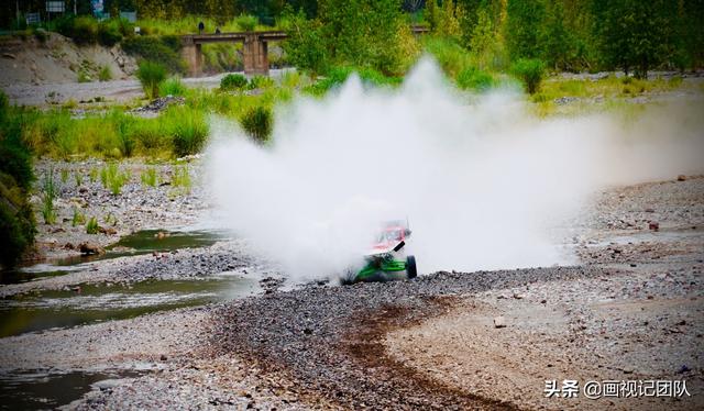 【画视记团队】力魔雄风车队两驱赛车遭遇深水袭击，两兄弟车组携手场面感人