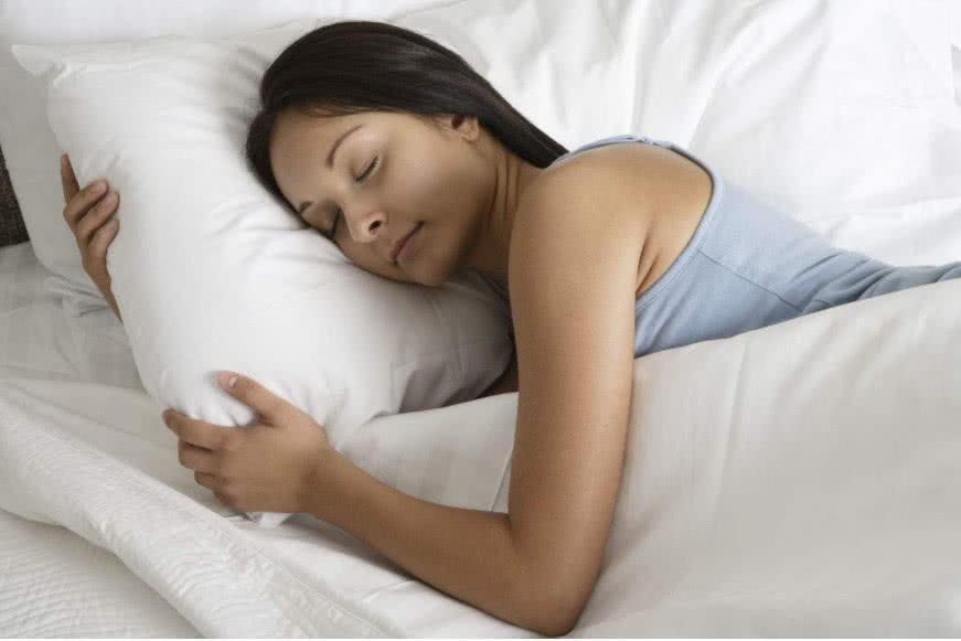 为什么有的女生睡觉时会有夹着被子的习惯？90后姑娘偷偷告诉你