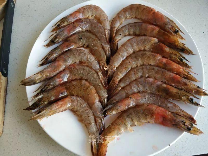 黑胡椒烤虾：微波炉就能轻松搞定，好吃到让你吮指不停