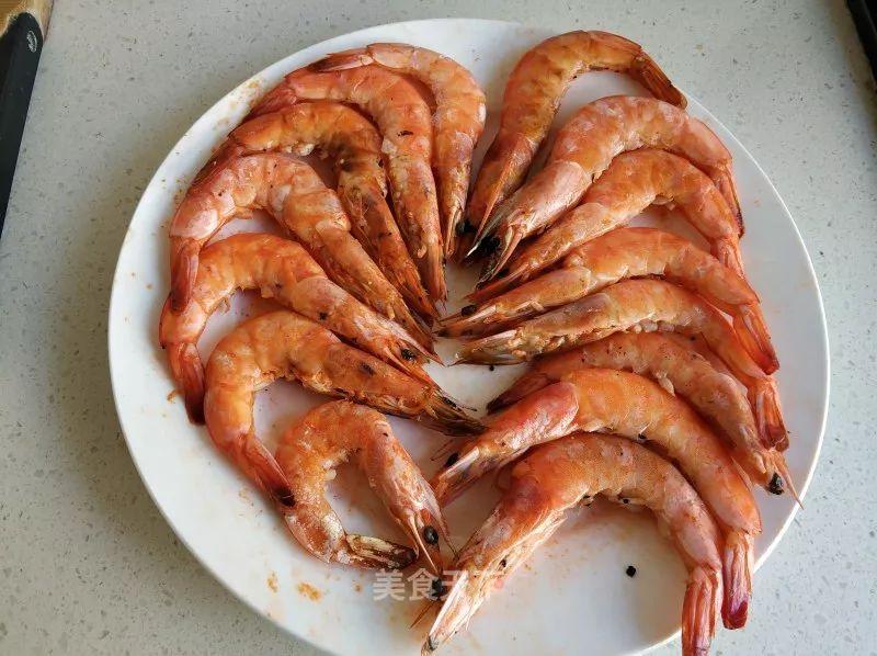 黑胡椒烤虾：微波炉就能轻松搞定，好吃到让你吮指不停