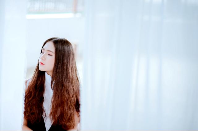 「琉璃红孔雀」所谓“女人要高嫁”，快速“吸引”优质男人的，正是这五个特质