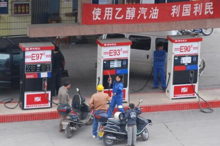 「农村小刘」92号汽油即将消失！全新燃油品种登场，一听名字车主气吐血