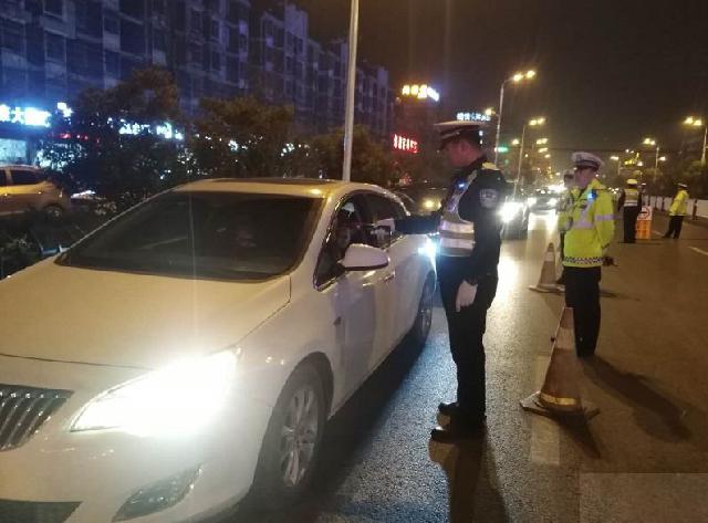 网约车宝典@这个网约车司机心真大！驾照扣了，酒驾，还载客？