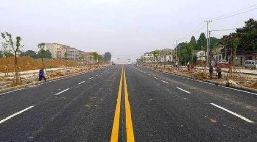 #只想见神评#单黄线和双黄线有何区别？交警：难道一直被扣分，终于找到原因了