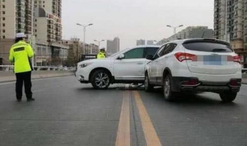 #只想见神评#单黄线和双黄线有何区别？交警：难道一直被扣分，终于找到原因了
