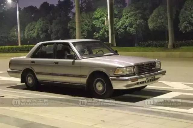 「家有汽车」注定中的缘分 那个复刻老皇冠的少年