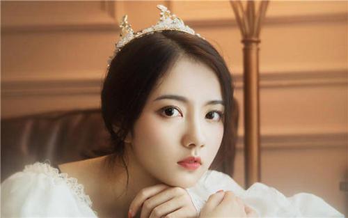 「幸福的拉拉」女人对你若有这6种表现，说明她在暗恋着你，不要错过了