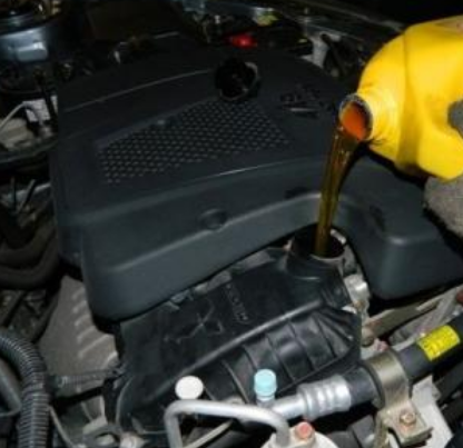 汽车超级粉丝@老司机教你正确的换机油，废油全部打包，面子不如钱好使！