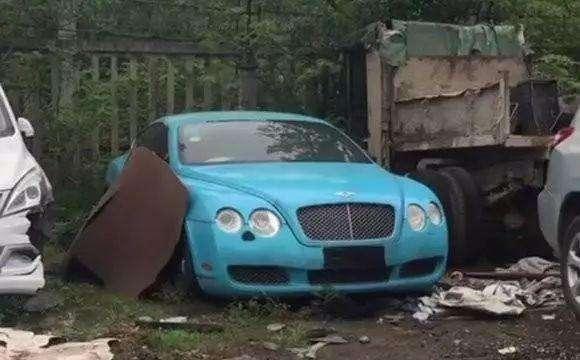 「温雨旅行吖」中国的豪车墓地，无数车辆只能等报废，为什么不拍卖捐款？