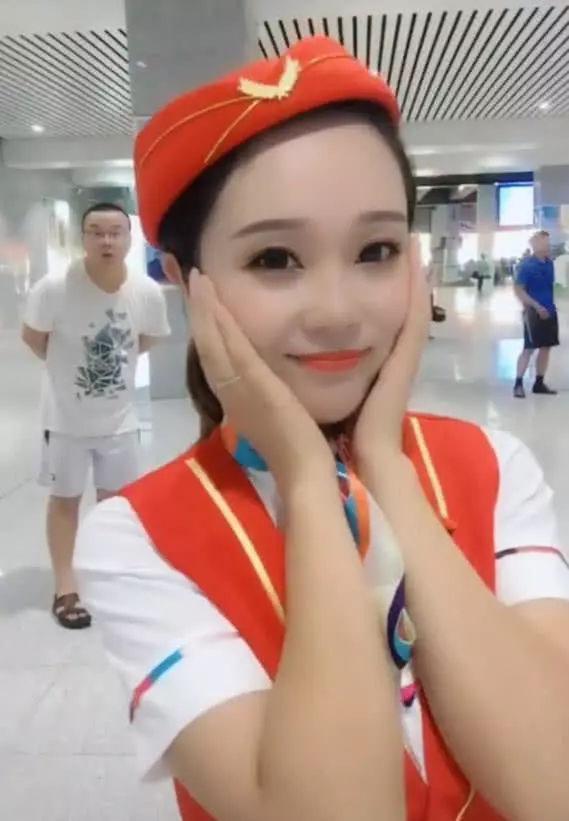 车二横■抖音“最丑空姐”，遭网友质疑职业，化完妆后所有人都闭嘴了