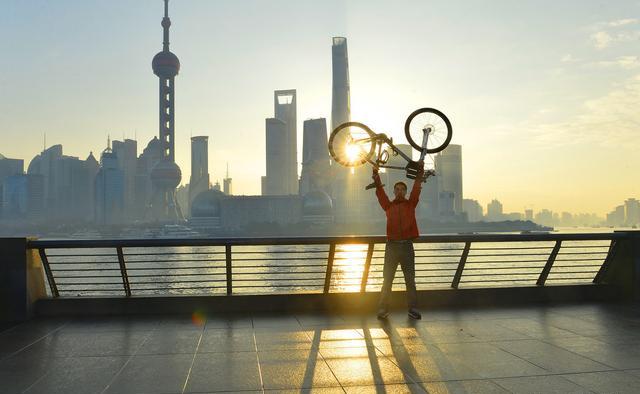 美食博远■你都35岁了，怎么每天上班还挤地铁赶公交，也不买辆车