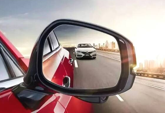 小霸王谈车@不管开宾利还是宝骏，记住这4条，开车安全又放心