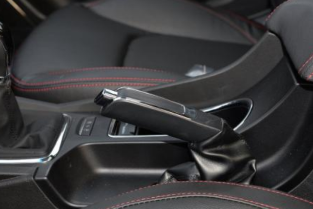 小霸王谈车@不管开宾利还是宝骏，记住这4条，开车安全又放心