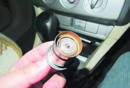 泼墨书青春@车开到烂才知：点烟器竟有这用途，多少人当摆设，内行人却天天用