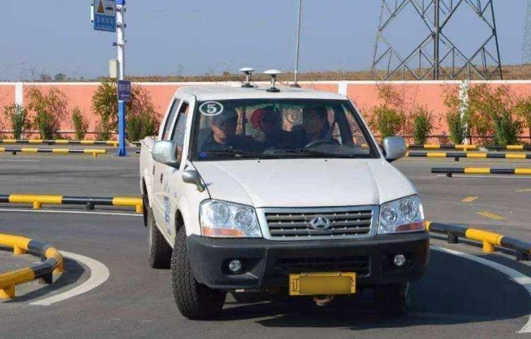 「下车让一下」为啥考驾照的人都没车且没购车打算？交警：真别嘲笑，这是聪明人