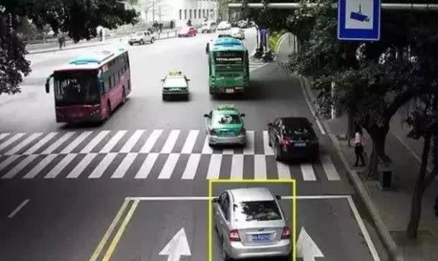 【陇谷源治123】红绿灯路口偶遇前车坏了！咋办